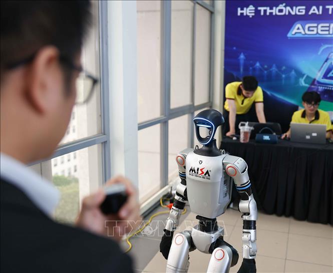 Khu vực trưng bày, giới thiệu sản phẩm trong AI Day 2026. Ảnh: Thanh Tùng - TTXVN